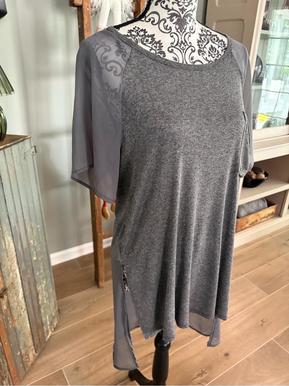 Gray Women's Short-Sleeve Pocket Tunic Top - Lightweight Casual NWOT - Picture 2 of 8
